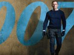 004a-Daniel Craig sebagai James Bond