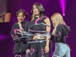 Bersama Momo dan Jihyo, Sana Ciptakan Keseruan di Malam Pembukaan TWICE di AS