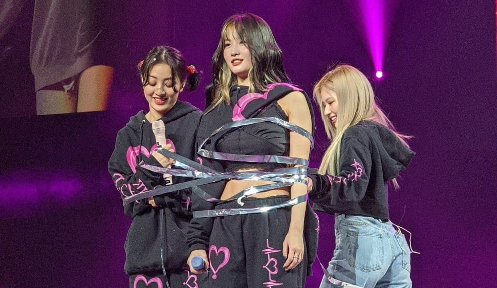 Bersama Momo dan Jihyo, Sana Ciptakan Keseruan di Malam Pembukaan TWICE di AS