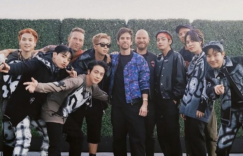 ARMY Terharu, Chris Martin Coldplay Ingin BTS Menang di Grammy Awards 2022