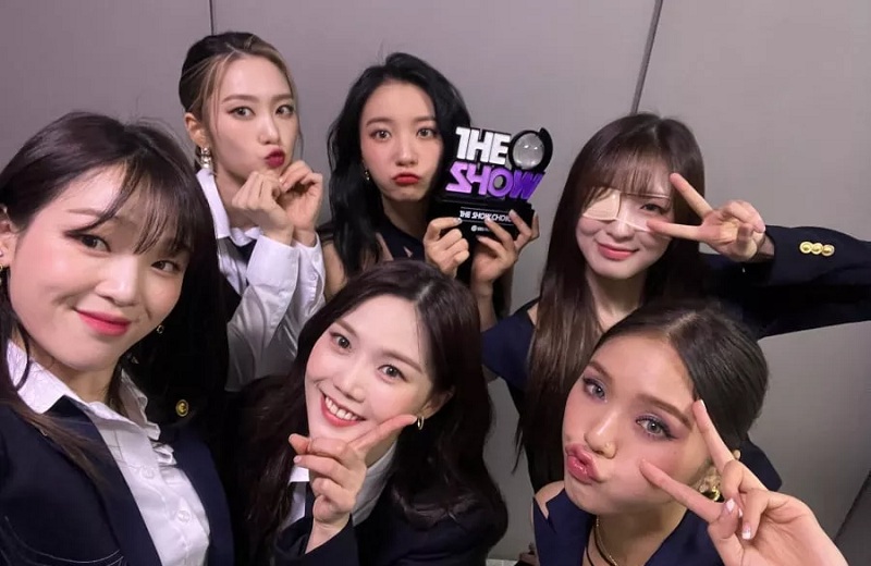 Oh My Girl Raih Trofi Pertama di SBS “The Show” Lewat “Real Love”