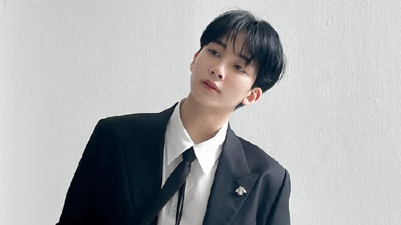 Pledis Entertainment Umumkan Jeonghan SEVENTEEN Alami Cedera Siku