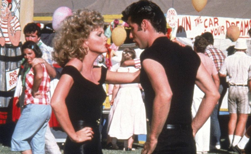 Olivia Newton-John dan John Travolta saling naksir di Grease