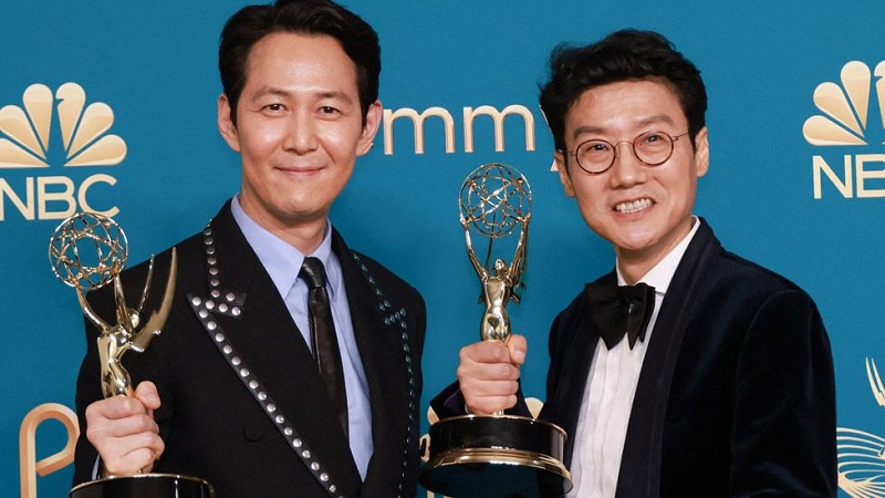 Lee Jung Jae dan Sutradara “Squid Game” Hwang Dong Hyuk Raih Penghargaan Bergengsi di Emmy Awards 2022