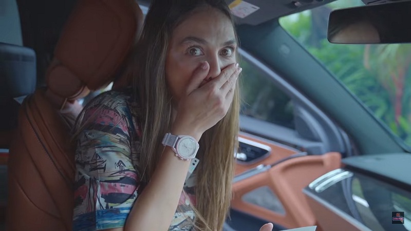 Luna Maya Dapat Hadiah Mobil Mewah dari Penggemar