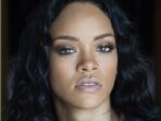 Lagu hit Rihanna 'Diamonds' Disertifikasi Sebagai Rekor Berlian oleh Recording Industry Association Of America