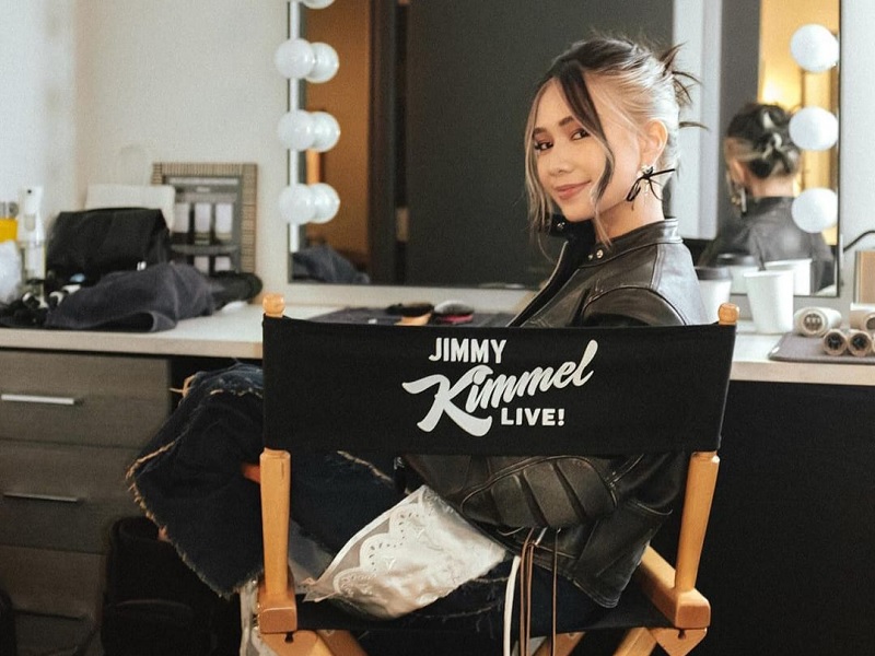 Bikin Bangga, Intip Penampilan Perdana NIKI di Jimmy Kimmel Live!