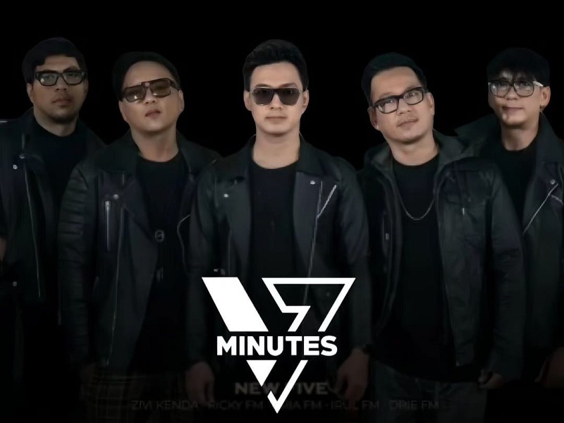 'Chemistry', Lagu Debut Five Minutes Bareng Vokalis Baru Zivi Kenda