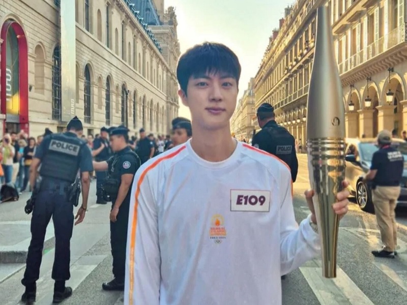 Bikin Bangga, Jin BTS Jadi Satu-satunya Musisi Asia yang Ditunjuk Sebagai Olympic Torchbearer 2024