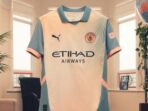 Oasis Jadi Inspirasi Jersey Terbaru Man City, Noel Gallagher Berpartisipasi