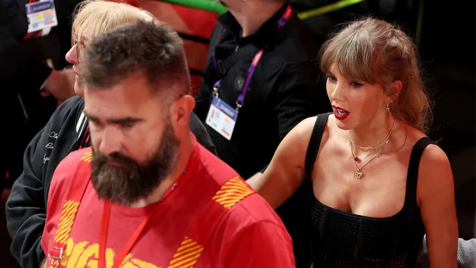 Taylor Swift Dapatkan Pujian Dari Kakak Kekasihnya, Jason Kelce: Bakatnya Mengesankan