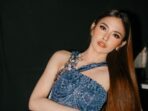 Mahalini Remake Lagu Sampai Menutup Mata Ciptaan Melly Goeslaw