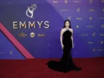 Selena Gomez Hadiri Emmy Awards 2024 Dengan Gaun Hitam Mewah dan Menawan