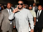 Foto Terbaru Sean ‘Diddy’ Combs Dikelilingi Wanita dan Botol Vodka Di Sebuah Pesta Beredar