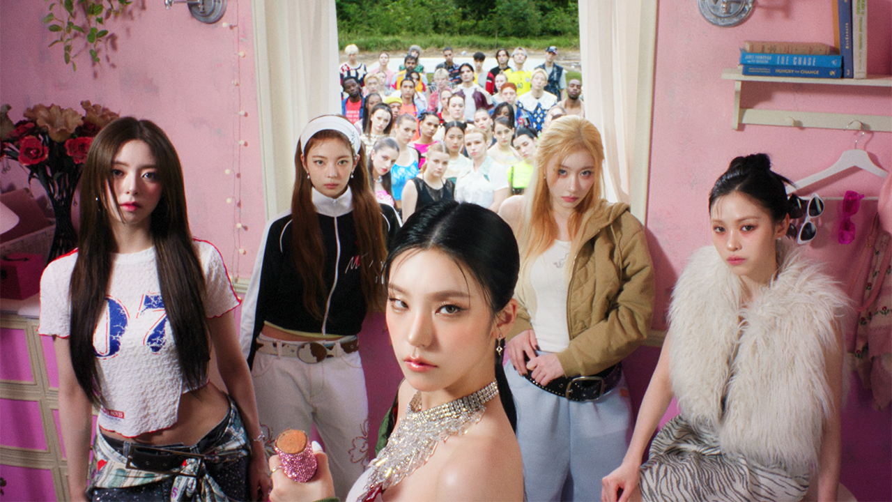 ITZY Akhirnya Kembali Tampil Dengan Formasi Lengkap di MV 'Gold'