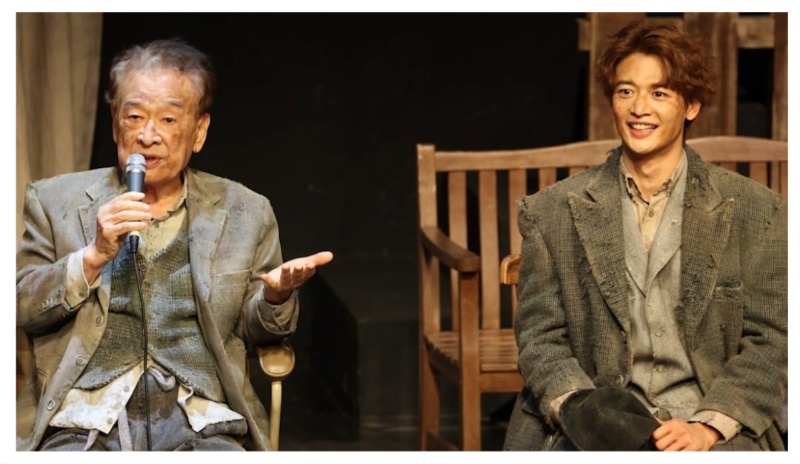 Lee Sunjae Puji Akting Minho SHINee di Debut Teater 'Waiting for Godot'