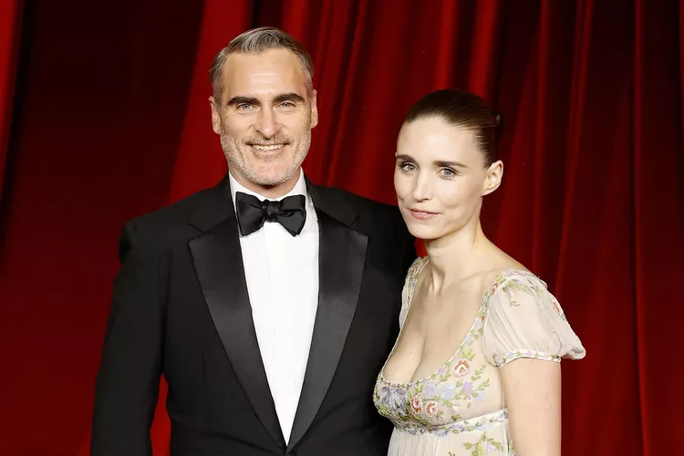 Pasangan Joaquin Phoenix dan Rooney Mara Tampil Mesra di Karpet Merah, Rumornya Sudah Menikah