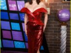 Selena Gomez Tampil Mempesona Dalam Balutan Gaun Merah di Premier ‘Wizards Beyond Waverly Place’2