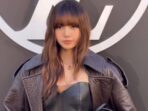 Lisa BLACKPINK Tampil Menawan di Paris Fashion Week 2024