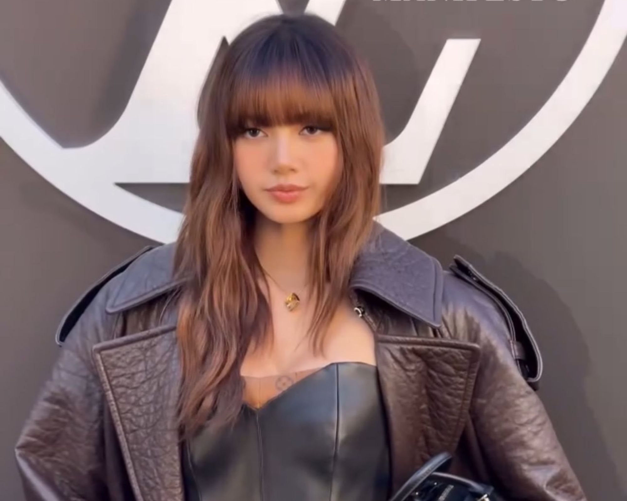 Lisa BLACKPINK Tampil Menawan di Paris Fashion Week 2024