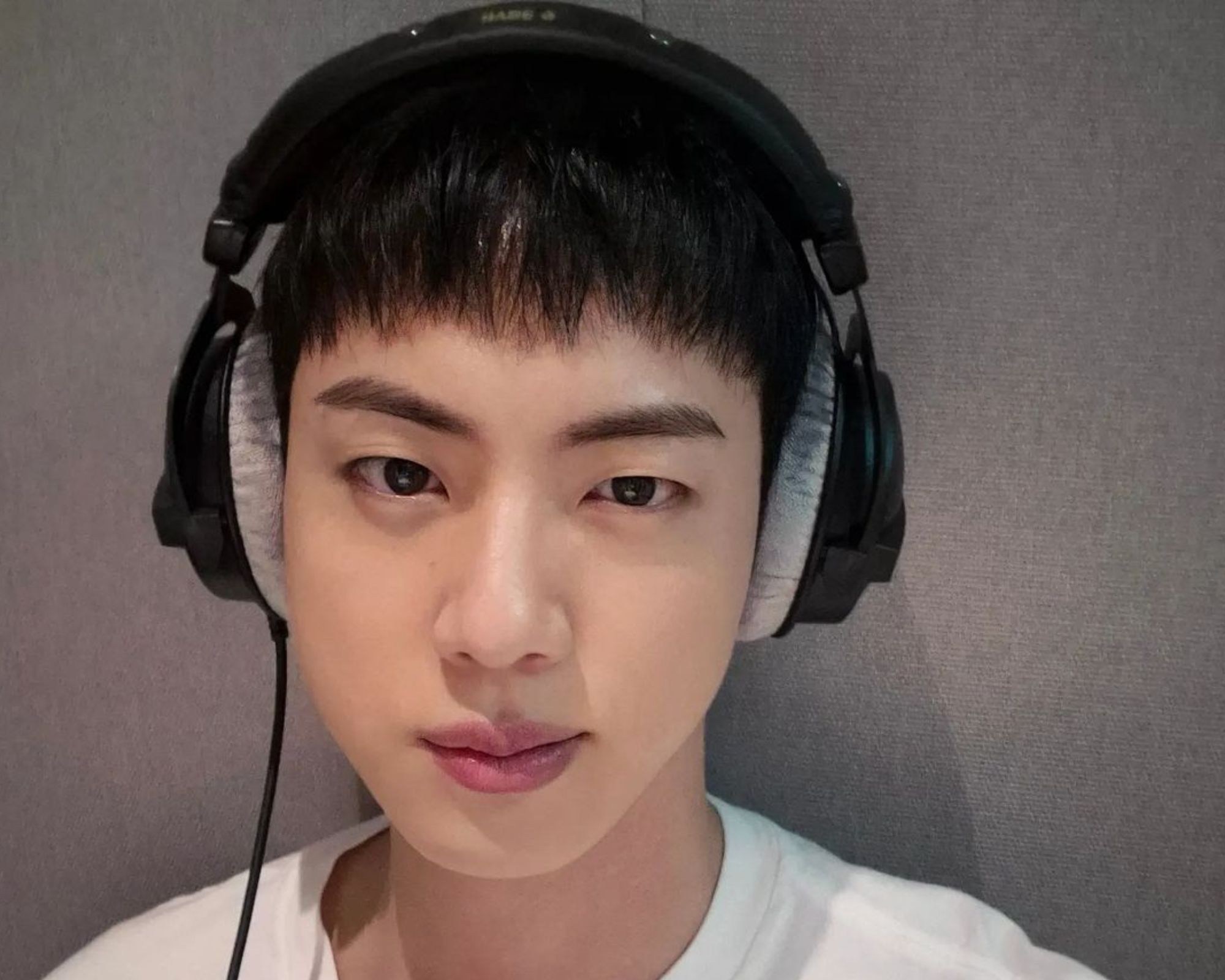 Jin BTS Akan Mengeluarkan Single Pre-release Jelang Comeback Solo