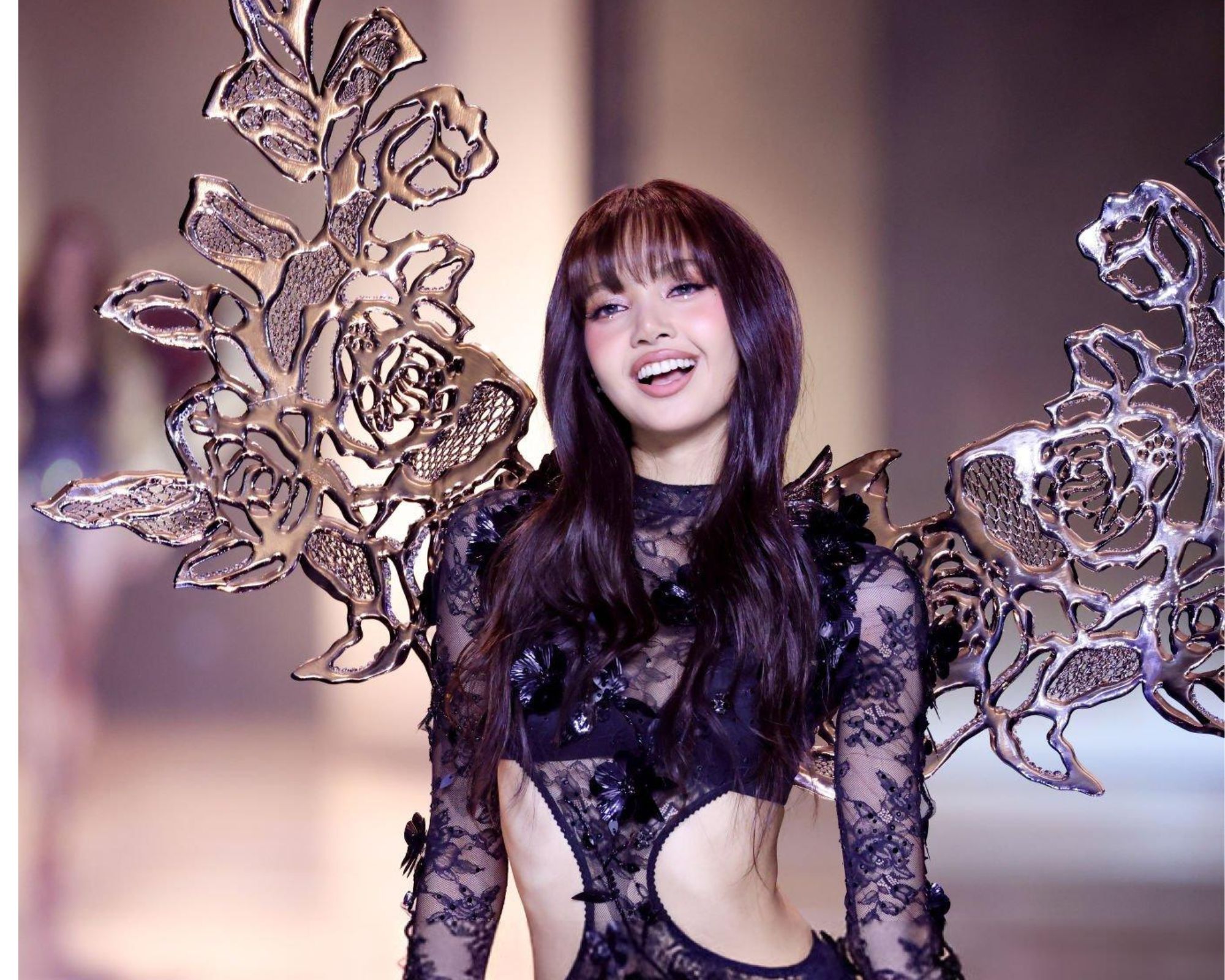 Lisa BLACKPINK Tampil Memukau di Victoria’s Secret Fashion Show 2024