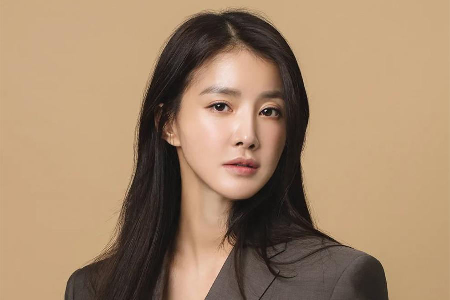 Lee Si Young Terima Tawaran Jadi Pemeran Utama Drama Garapan Sutradara Shin Woo Chul