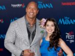 Auli’i Cravalho Kenang Pertemuan Pertamanya yang Canggung Dengan Dwayne Johnson: “Saya Sangat Malu”