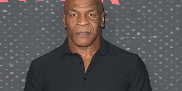 Mike Tyson Kenang Mendiang Putrinya Dalam Pertandingan Lawan Jake Paul