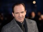 Ralph Fiennes Bongkar Sisi Lain Kostum Voldemort: Pakai Celana Ketat!