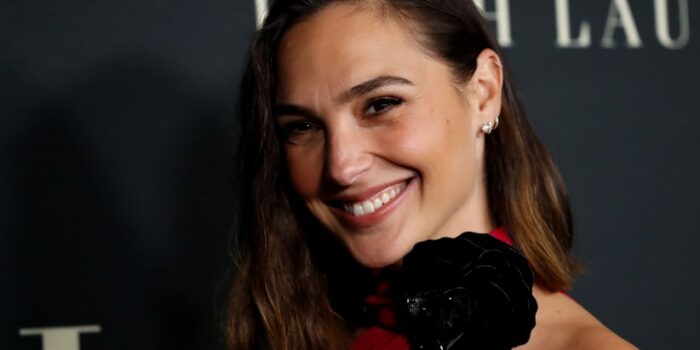 Gal Gadot Akui Diam-Diam Operasi Otak Setelah Melahirkan Anak Keempat