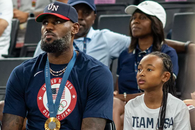 LeBron James Banggakan Sang Putri, Pilih Nomor Jersey Voli Sama Dengan Ayahnya