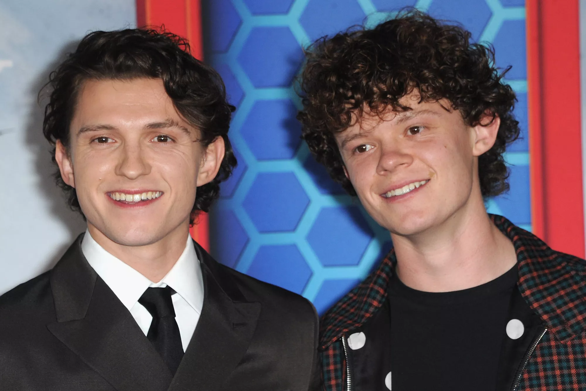 Tom Holland dan Adiknya Harry Holland Pererat Hubungan Dengan Luncurkan Perusahaan Produksi Bersama