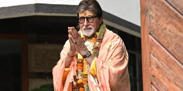 Amitabh Bachchan Sambut Penggemar dengan Antusias di Jalsa