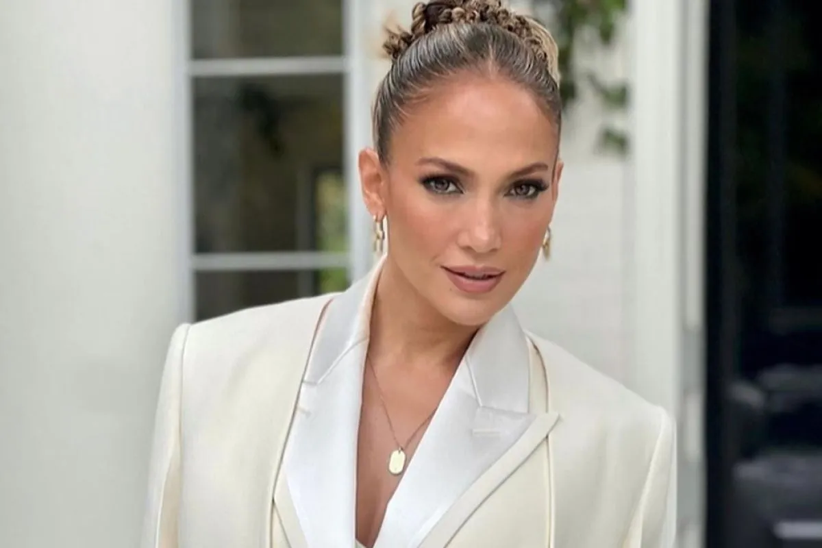 Demi Fokus Bantu Penanggulangan Kebakaran, Jennifer Lopez Batalkan Seluruh Acara dan Jadwalnya