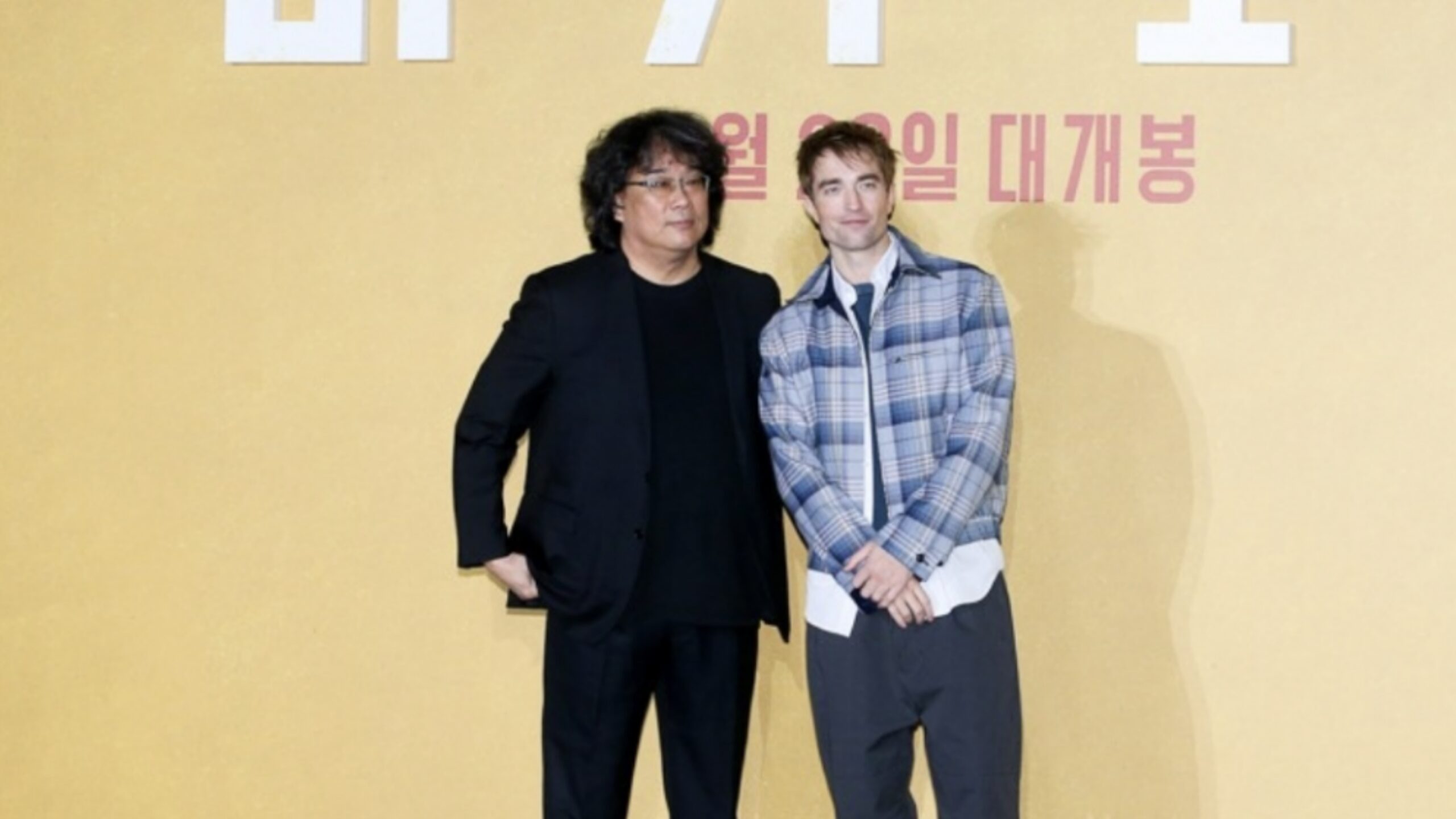 Aktor Hollywood Robert Pattinson Girang Bisa Kolaborasi dengan Bong Joon Ho