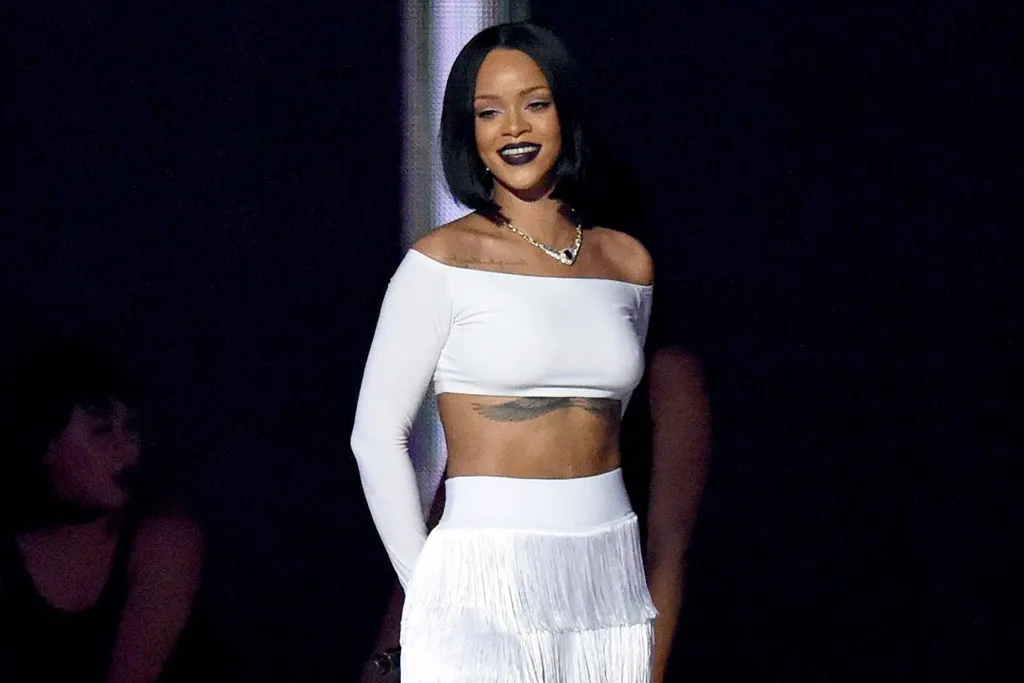 Tak Rilis Album Sejak 2016, Kedatangan Rihanna ke Studio Rekaman Buat Fans Berspekulasi