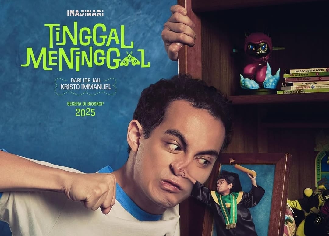 Ernest Prakasa Unggah Teaser Poster Film Terbarunya Bertajuk ‘Tinggal Meninggal’