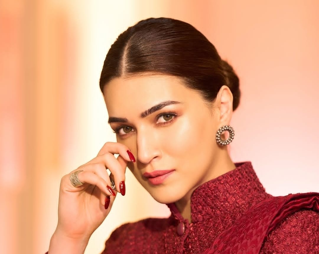 Kriti Sanon Tampil Memukau di Film Terbaru Bertajuk 'Tere Ishk Mein'