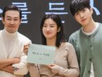 Upcoming Drama 'Hunter With A Scalpel' Bagikan Momen Seru saat Pembacaan Naskah